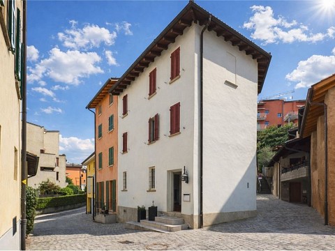 4.5-Zimmer-Haus im historischen Dorfkern von Agno