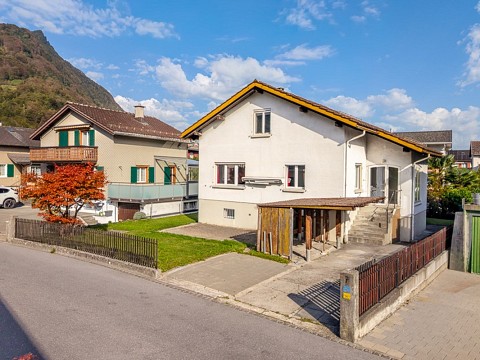 Kleines, sanierungsbedürftiges Einfamilienhaus