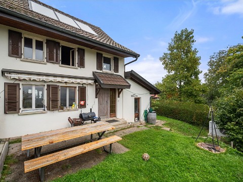 Charmantes Reihenendhaus mit herrlichem Blick auf die Freiburger Voralpen !
