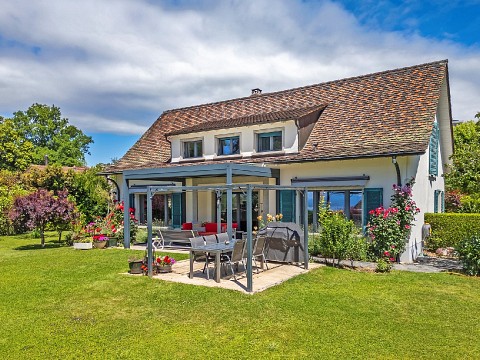 Interessante Investition: Viel Potenzial für dieses Grundstück mit einer wunderschönen Villa