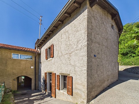5 Zimmer Dorfkernhaus mit Garten in Mezzovico