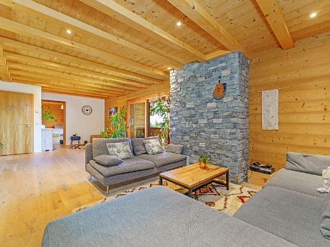 Wunderschöne Wohnung mit 3 Balkonen, Terrasse und Gemüsegarten