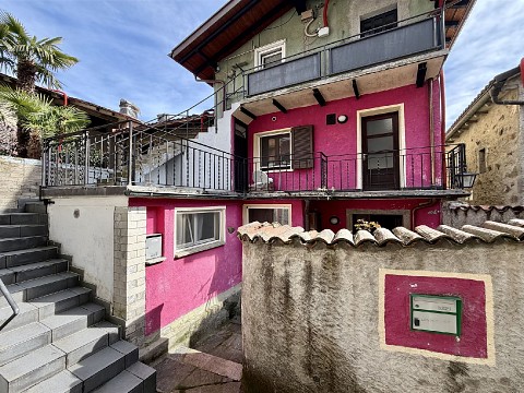 Rustikales, renovierungsbedürftiges Dorfkernhaus mit Seeblick – authentischer Charme in Ronco oberhalb von Ascona