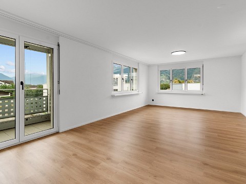 Renovierte 4½-Zimmerwohnung mit zwei Balkonen in Malans