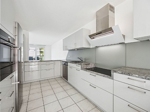 Grosszügige 3-Stöckige Wohnung mit Blick auf den Rhein...