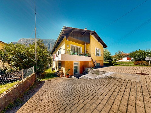 Haus mit zwei Wohnungen