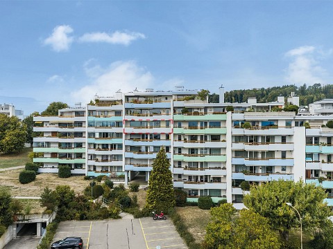 4½-ZIMMER-WOHNUNG IM FÜNFTEN STOCK MIT TRAUMSICHT