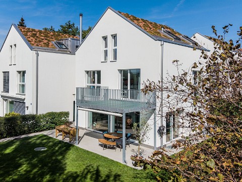 IN GEHDISTANZ ZUM S-BAHNHOF: FREISTEHENDES 5½-ZIMMER-HAUS
